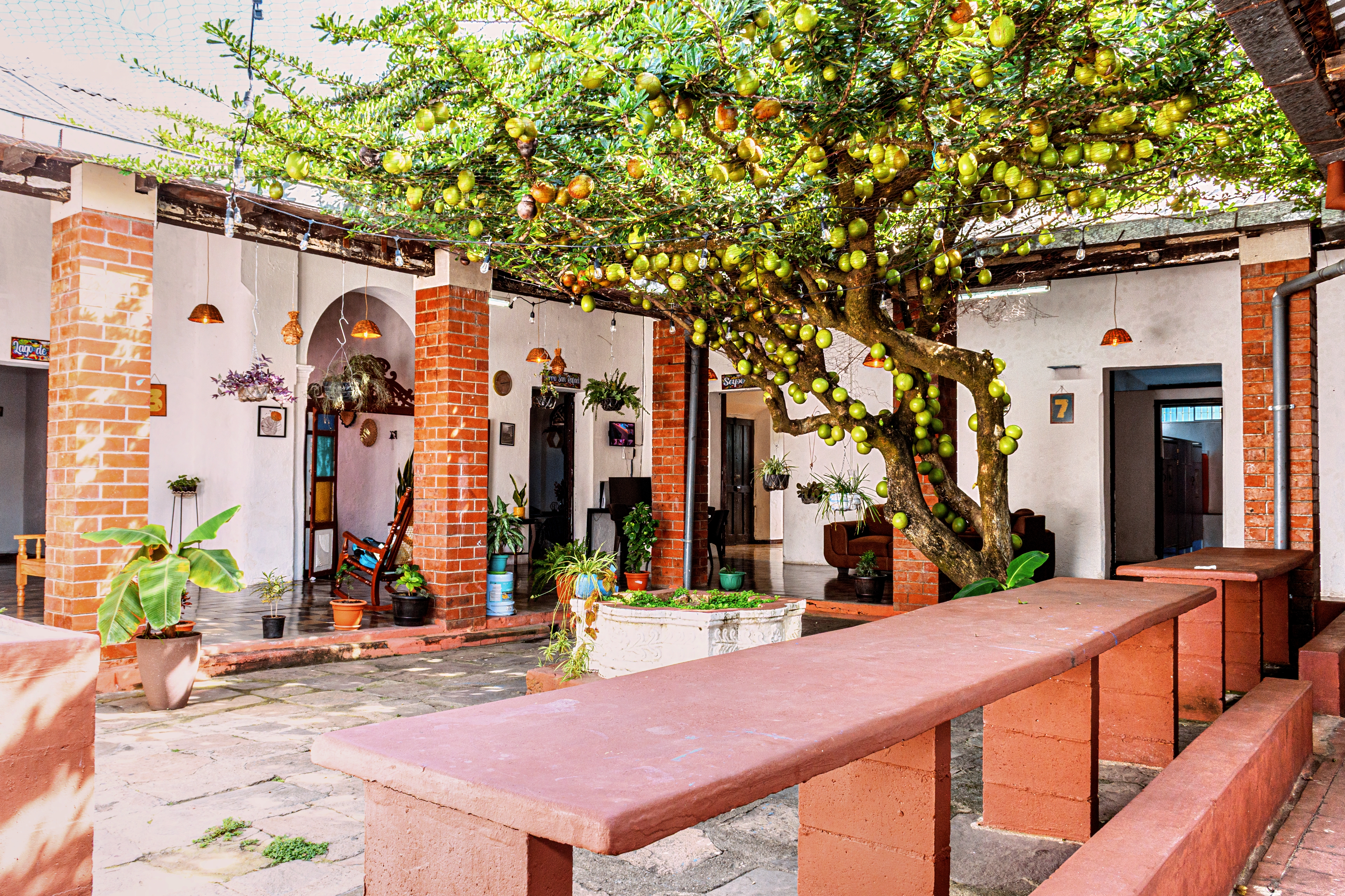 Patio central del hostal