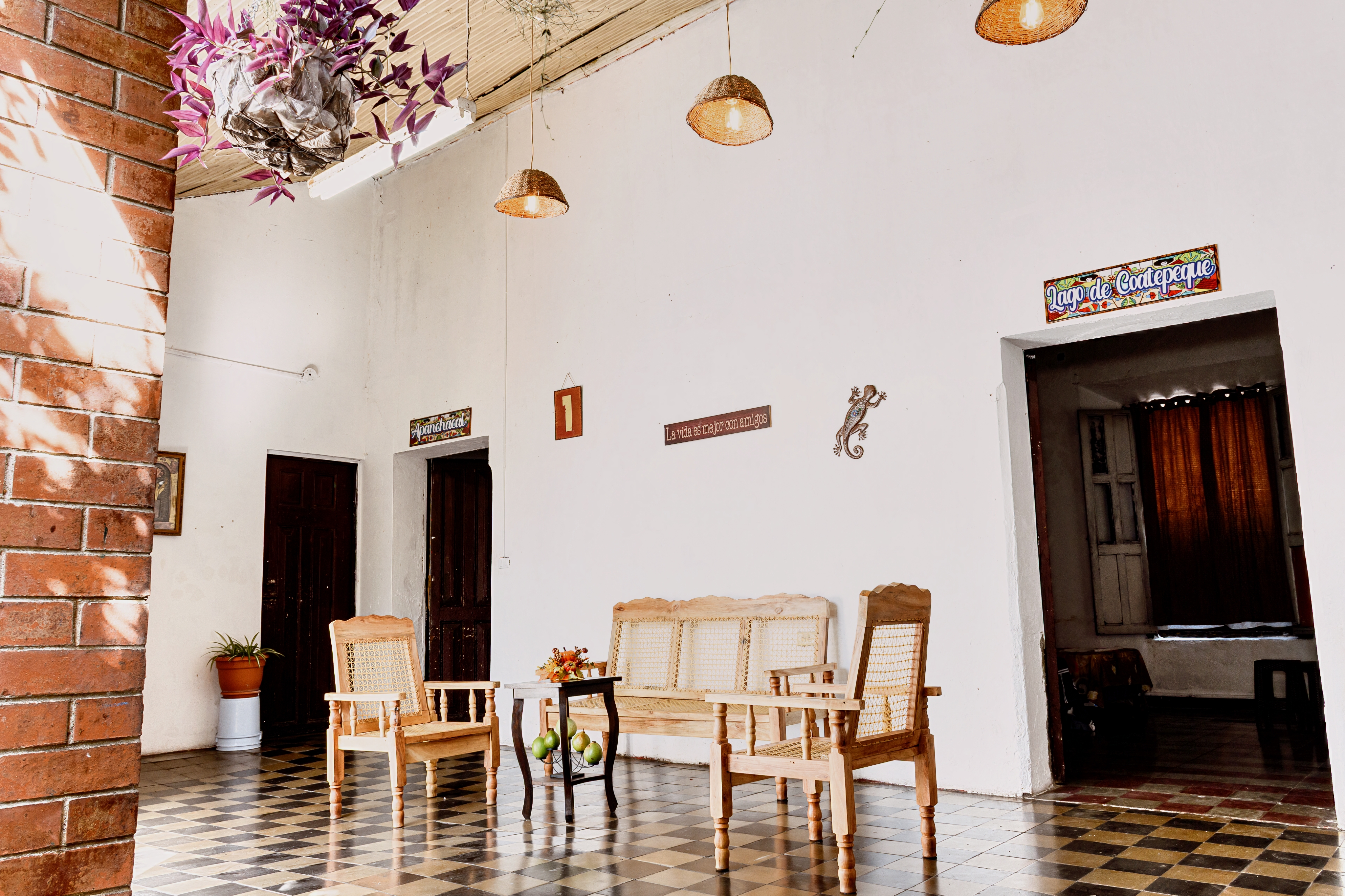 Sala y ambiente del hostal